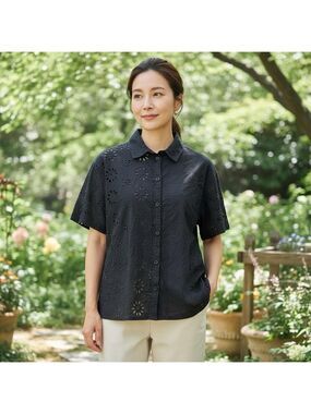 American Eagle Outfitters women’s black eyelet  100% cotton button down top Sz L
